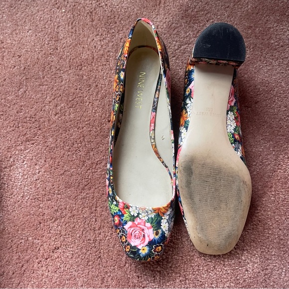 Nine West Floral Patent Leather Block Heel - Picture 4 of 6